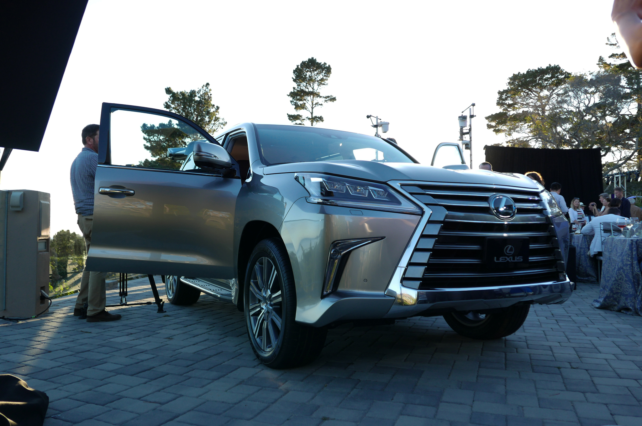 Live From Pebble The 5 Best Things About 2016 Lexus Lx 570